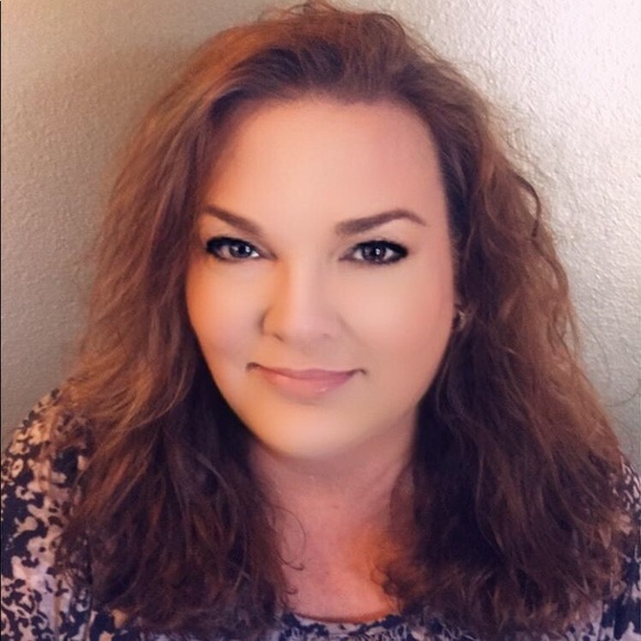 Meet your Posher, Julie - Picture 2 of 3